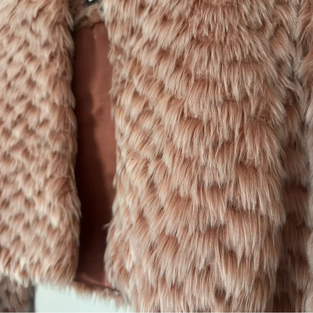 Bebe Pink Faux Fur Cropped Jacket with Plush Texture - Picture 3 of 6